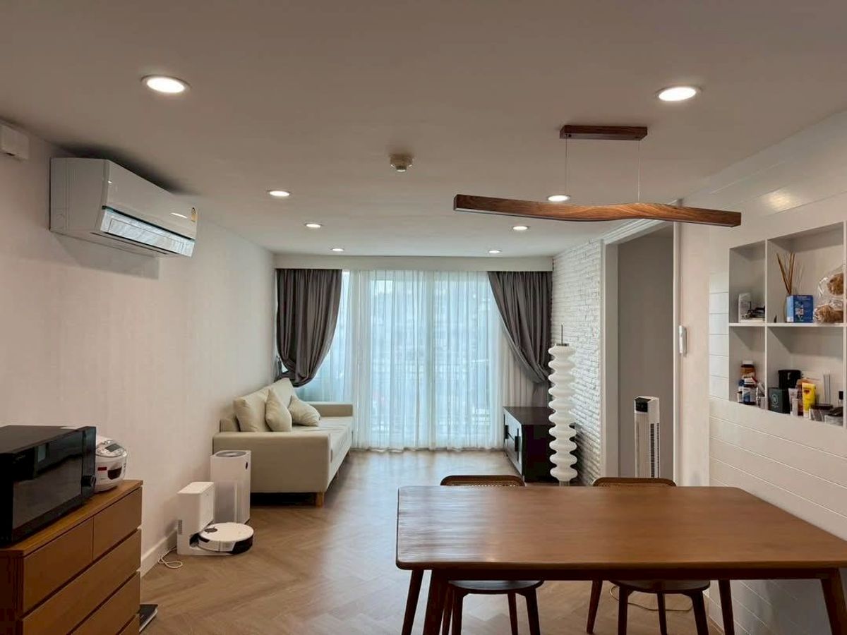 For RentCondoSathorn, Narathiwat : ✨ Baan Siri Sathorn – Suanplu ✨ Modern low-rise condo in the heart of Sathorn 🏙️ Fully furnished, ready to move in! 🛋️