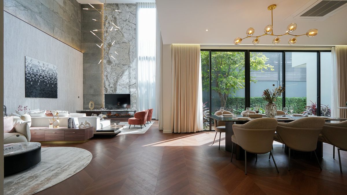 HousePattanakan, Srinakarin : P-2820 Rent/Urgent sale!  Ultra Luxury detached house, Bugann Krungthep Kreetha project, ready to move in.