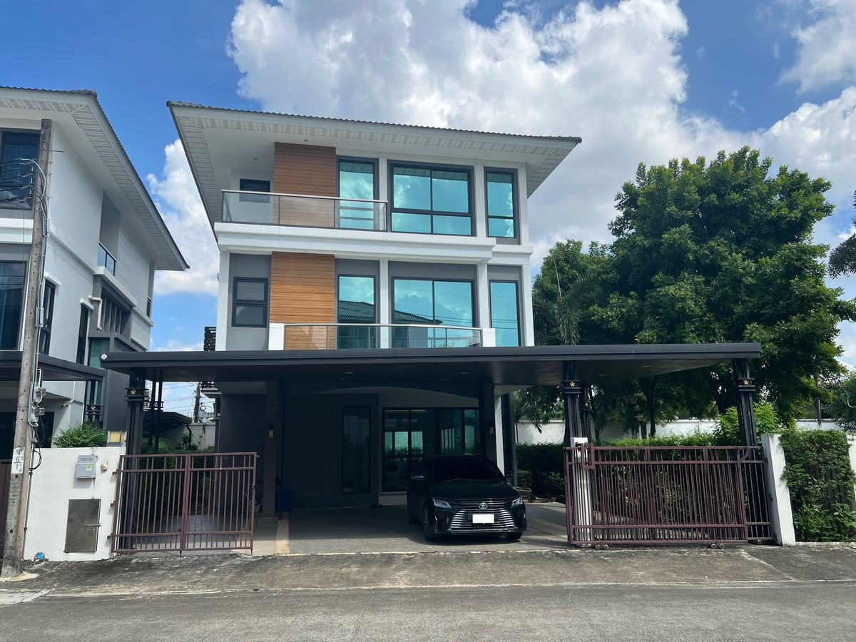 ขายบ้านลาดพร้าว101 แฮปปี้แลนด์ : ขายบ้านแฝด 3 ชั้น ศุภาลัย เอสเซ้นส์ ลาดพร้าว | บ้านสวยหลังใหญ่ พื้นที่ใช้สอยกว่า 330 ตร.ม. ตกแต่งพรีเมียมทั้งหลัง ทำเลศักยภาพ ใจกลางลาดพร้าว – ใกล้ MRT ลาดพร้าว 101 และเดอะมอลล์ บางกะปิ