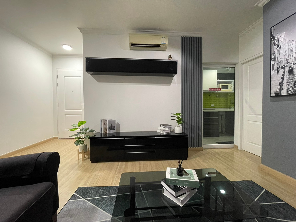 For SaleCondoRatchadapisek, Huaikwang, Suttisan : Hot Deal! Corner Unit at Chateau in town Ratchada 20, 39sqm! Newly Renovated, Near MRT Sutthisan, Best Value!