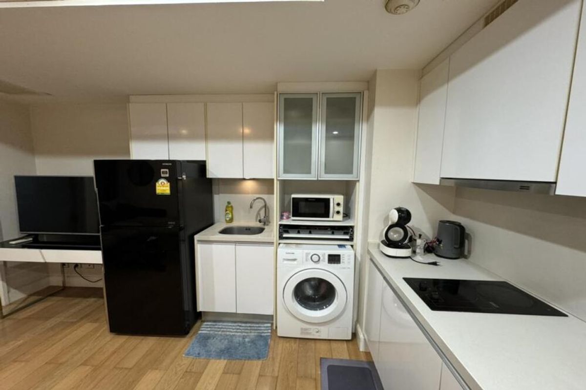 For SaleCondoSathorn, Narathiwat : 🔥 Sale with tenant !! high floor 24++, city view!! 🔥 Code C20251000034..........Collezio Sathorn - Pipat, 1 bedroom, 1 bathroom, furnished, Special Deal!!📣📣