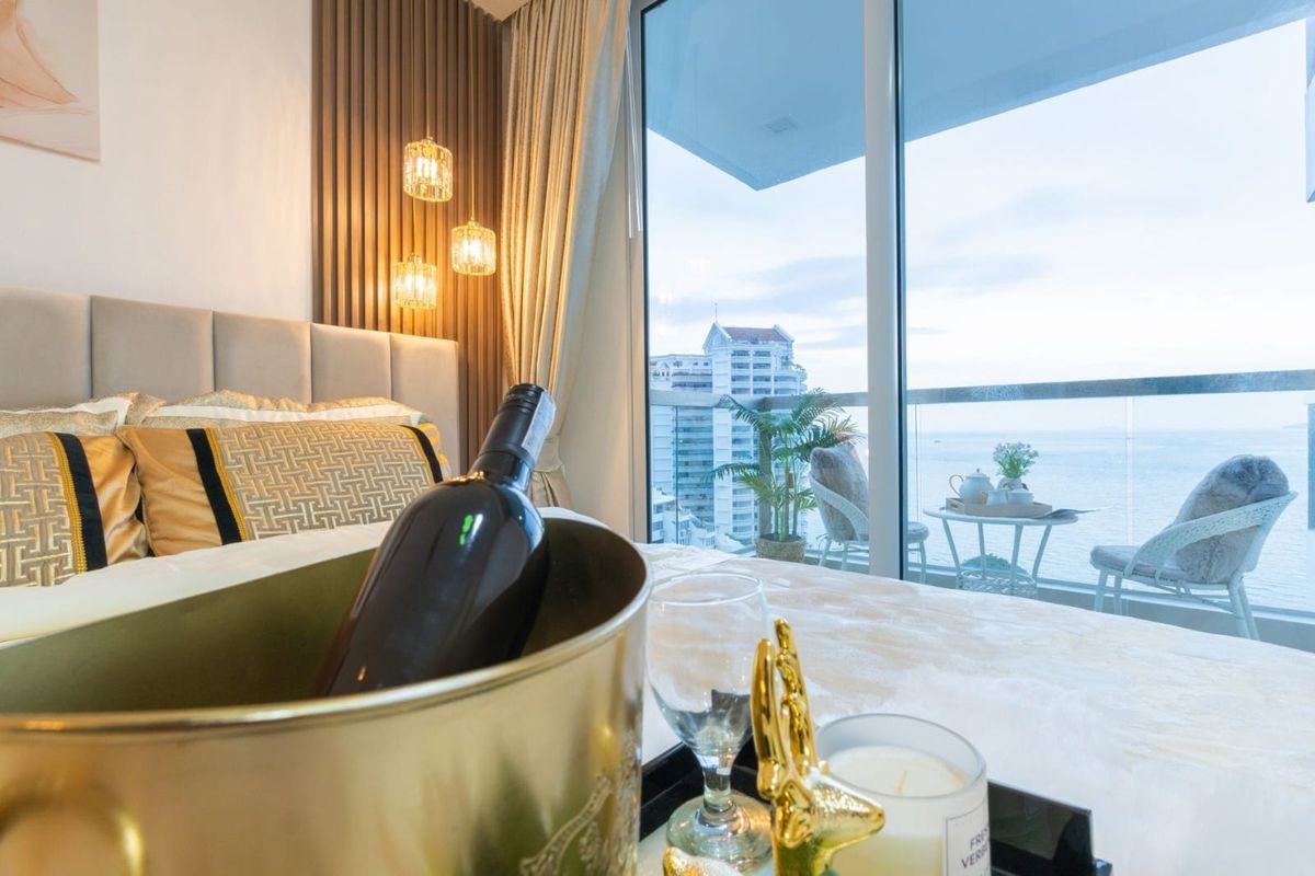 For SaleCondoPattaya, Bangsaen, Chonburi : For sale condo The Palm wongamat beach front pattaya Studio type (S03-2152) 