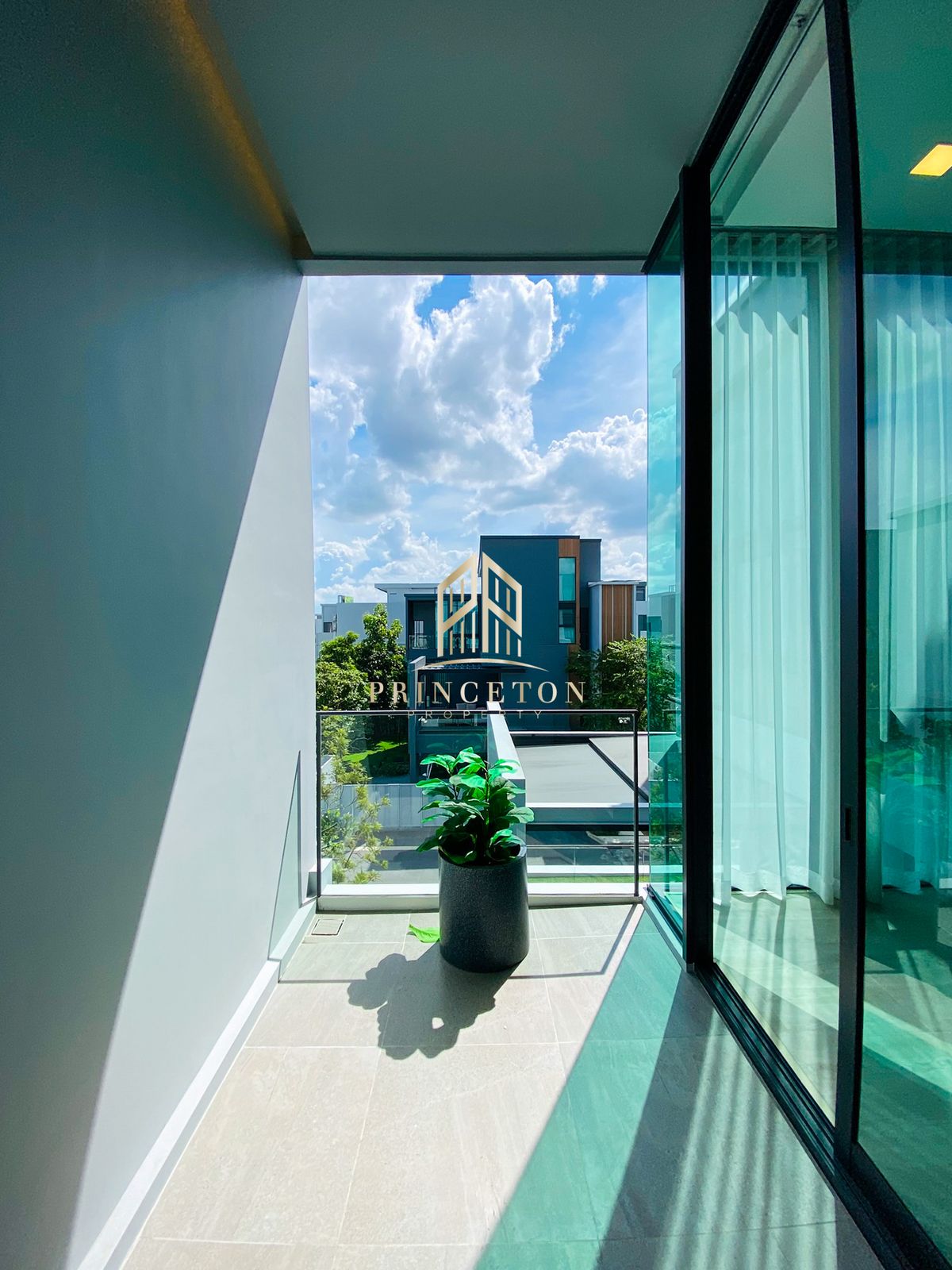 บ้านพัฒนาการ ศรีนครินทร์ : ให้เช่าบ้านหรู 3 ชั้น วีเว่ กรุงเทพกรีฑา ใกล้โรงเรียนนานาชาติเวลลิงตัน (Wellington) 📞092-4252445 Vive Krungthep Kreetha