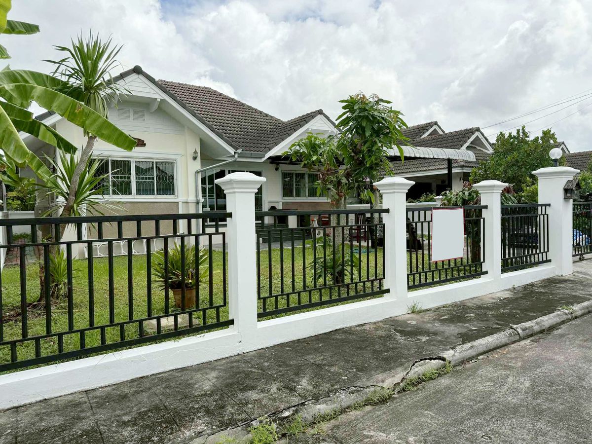 ให้เช่าบ้านเชียงใหม่ : บ้านในโครงการ ให้เช่าเดือนละ 17,000 บาท ใกล้สนามกอล์ฟเอ็มสปอร์ตคอมเพล็กซ์เพียง 5 นาที No.7H329
