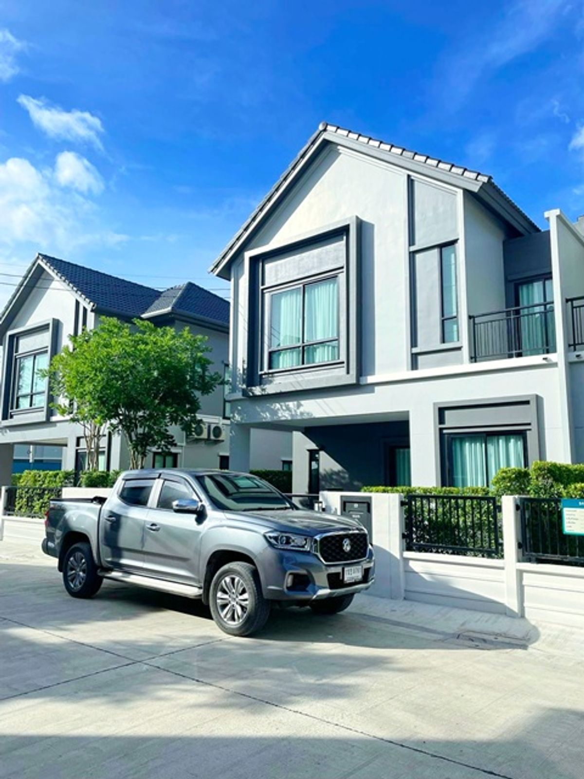For RentHouseRayong : RIL Industrial Estate Rayong 4.2 km. Nikhom Phatthana MapTaPhut Market 4.4km. house for rent 2-stor