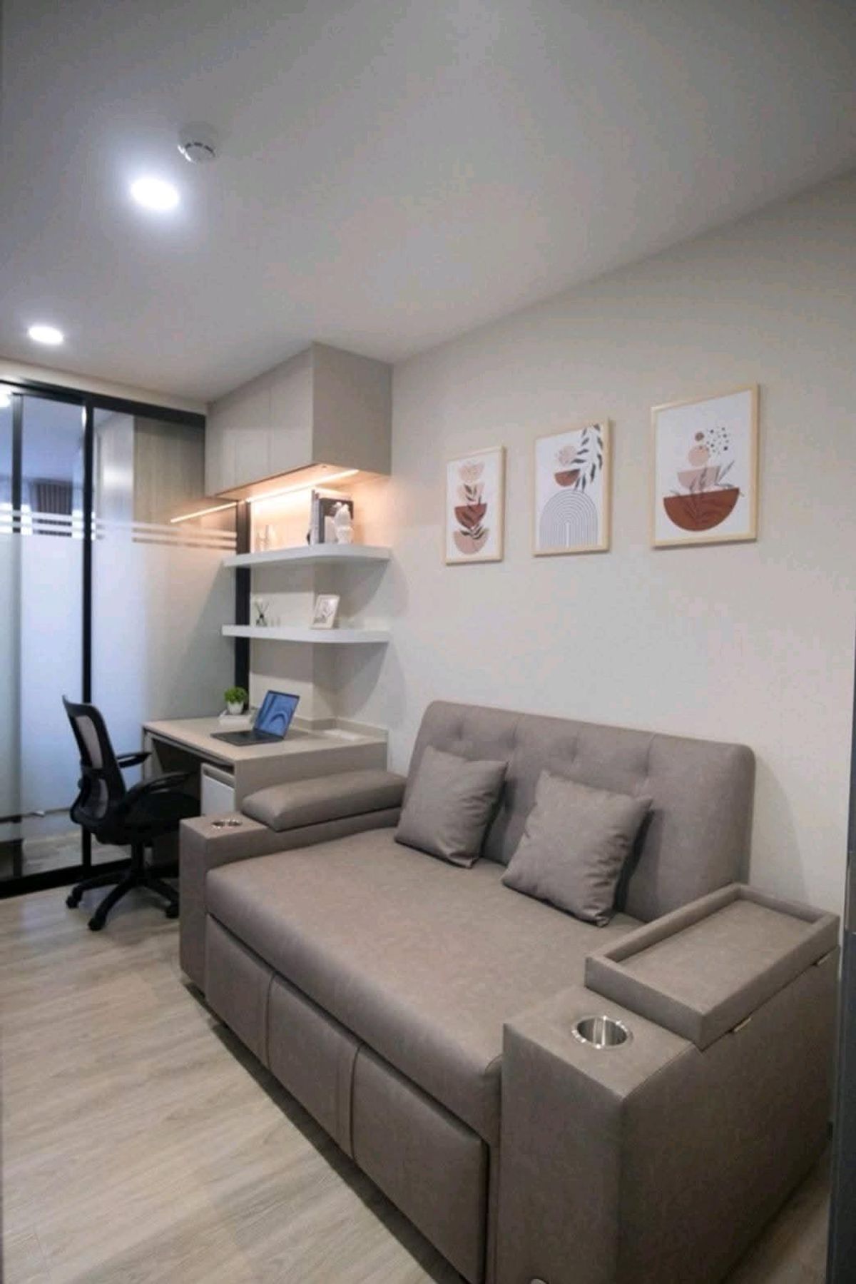 ให้เช่าคอนโดสมุทรปราการ สำโรง : Origin Plug & Play Srinakarinขนาด: 26.56 ตร.ม. (1 ห้องนอน 🛏️ | 1 ห้องน้ำ 🛁)
 * ชั้น: 15 (วิวสวย) (ออริจิ้น ปลั๊ก แอนด์ เพลย์ ศรีนครินทร์) ผู้เช่า: รับเฉพาะคนไทย