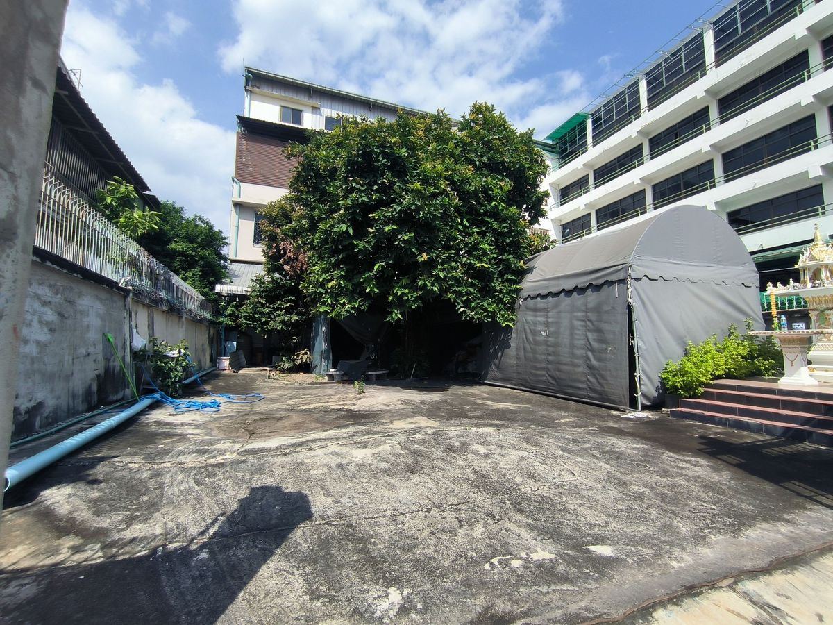For SaleShop HouseRama 2, Bang Khun Thian : For Sale: 4-story commercial building and vacant land (56 + 60 sq wah) on Rama 2 Soi 59