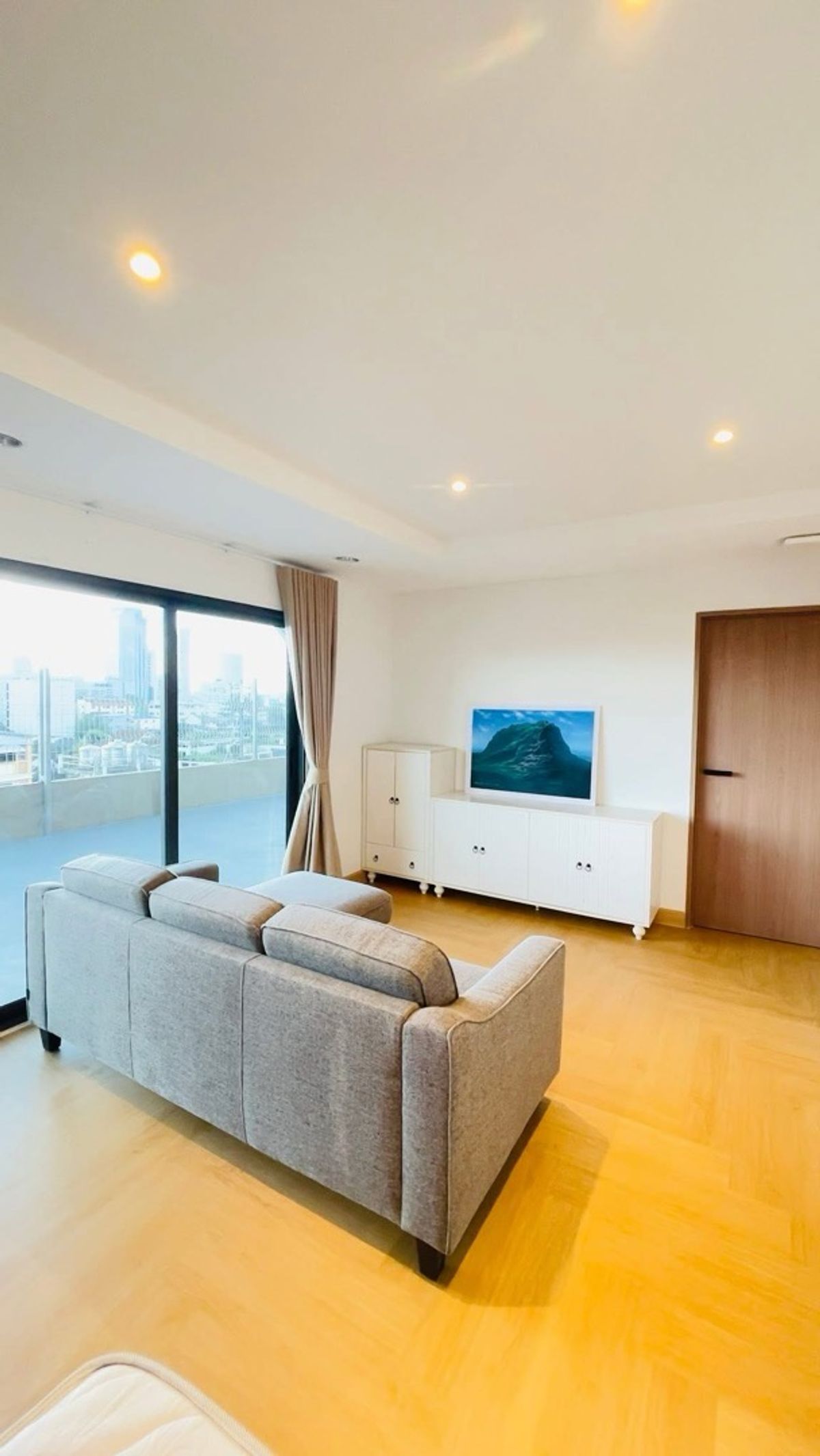 ให้เช่าลาดพร้าว เซ็นทรัลลาดพร้าว : 📢👇ให้เช่าพร้อมฟรีอินเทอร์เน็ตระเบียงกว้าง วิวโล่ง ไม่มีตึกบัง ใกล้ห้างสรรพสินค้าชั้นนำหลายแห่ง เดินทางสะดวกได้หลายเส้นทาง ใกล้ BTS และ MRT