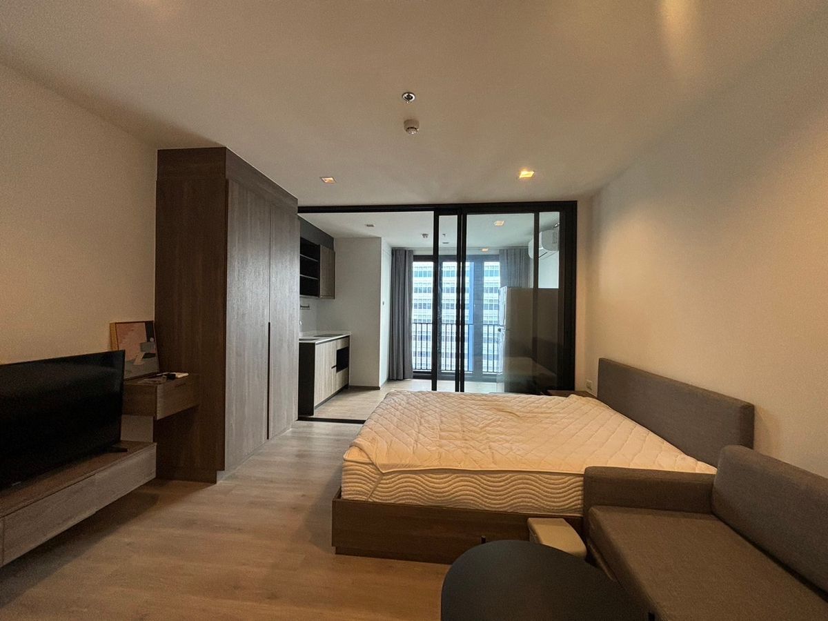 For RentCondoLadprao, Central Ladprao : 🚪The Line phahonyothin park 🛏️Beautiful room ✨There are many rooms 🌐Good location📍High floor 🌤️Beautiful view 🛋️Fully furnished 📺 Complete electrical appliances (special price)