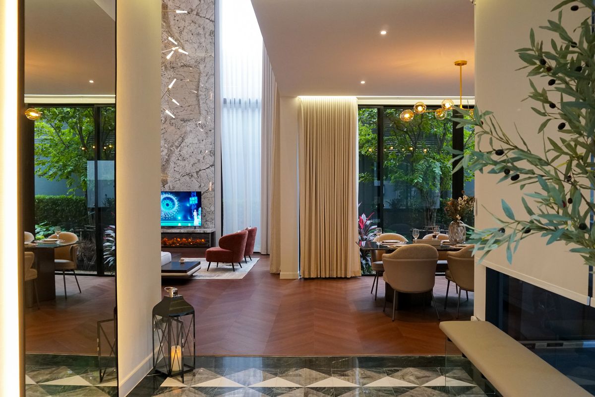 HousePattanakan, Srinakarin : P-2820 Rent/Urgent sale!  Ultra Luxury detached house, Bugann Krungthep Kreetha project, ready to move in.