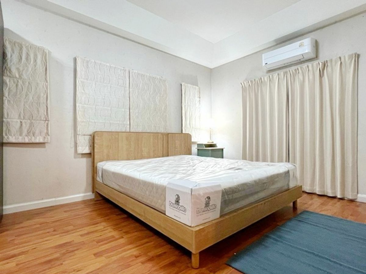 MRT TalatBangYai. 3.52km. Lotus KhlongThanon 2.7km. KhlongBangSai Luxury 2-story detached house for Loading...