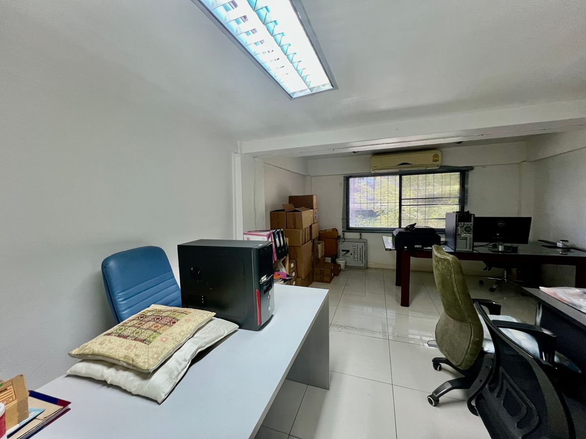 For SaleHome OfficeKaset Nawamin,Ladplakao : For Sale: 5-Storey Corner Commercial Building in Sena District | Fully Renovated, Prime Location, Ready for Business or Investment | High Rental Yield 6%++