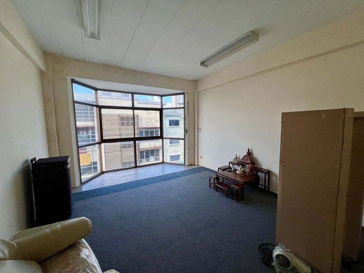 For SaleHome OfficeKaset Nawamin,Ladplakao : For Sale: 5-Storey Corner Commercial Building in Sena District | Fully Renovated, Prime Location, Ready for Business or Investment | High Rental Yield 6%++