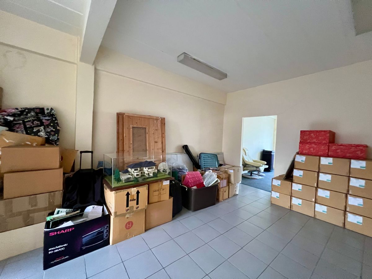 For SaleHome OfficeKaset Nawamin,Ladplakao : For Sale: 5-Storey Corner Commercial Building in Sena District | Fully Renovated, Prime Location, Ready for Business or Investment | High Rental Yield 6%++