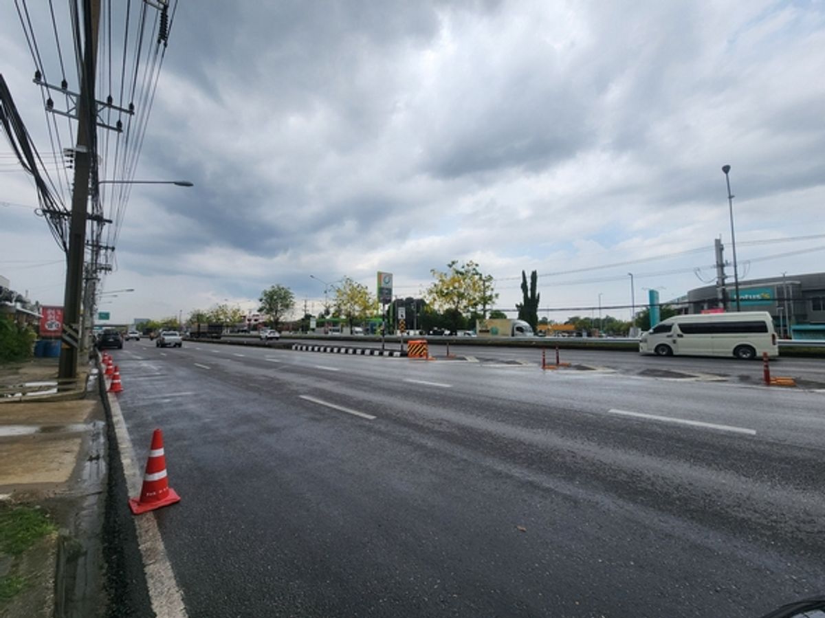 For RentShop HousePhutthamonthon, Salaya : Commercial building for rent, corner unit, 4 floors, size 45 sq m, 2 rooms, next to the main road, Borommaratchachonnani, opposite Lotus Salaya, good location, close to community areas. Suitable for doing business