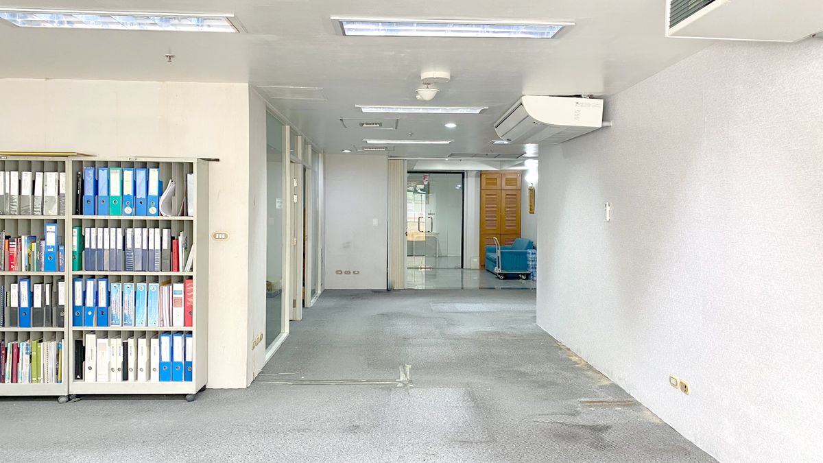 ให้เช่าสำนักงานราชเทวี พญาไท : อาคารพญาไทเพลส ชั้น G ขนาด 150 ตรม. ตกแต่งแล้ว ให้เช่าเดือนละ 80,000 บาท