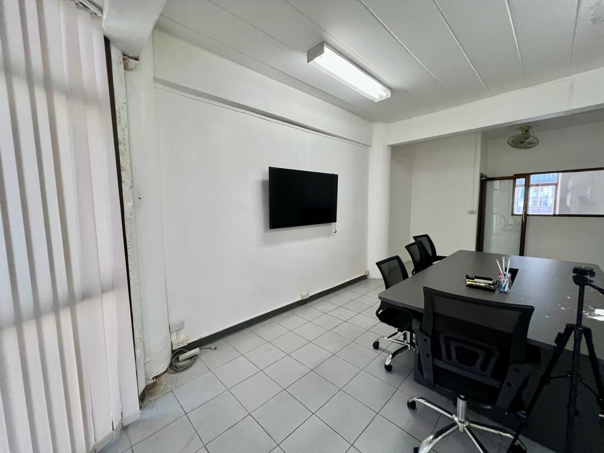 For SaleHome OfficeKaset Nawamin,Ladplakao : For Sale: 5-Storey Corner Commercial Building in Sena District | Fully Renovated, Prime Location, Ready for Business or Investment | High Rental Yield 6%++
