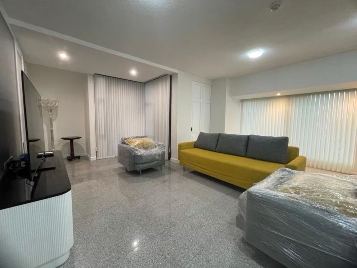 ให้เช่าคอนโดวิทยุ ชิดลม หลังสวน : 3 Bed Pet Friendly ในชิดลม เพียง 80,000!