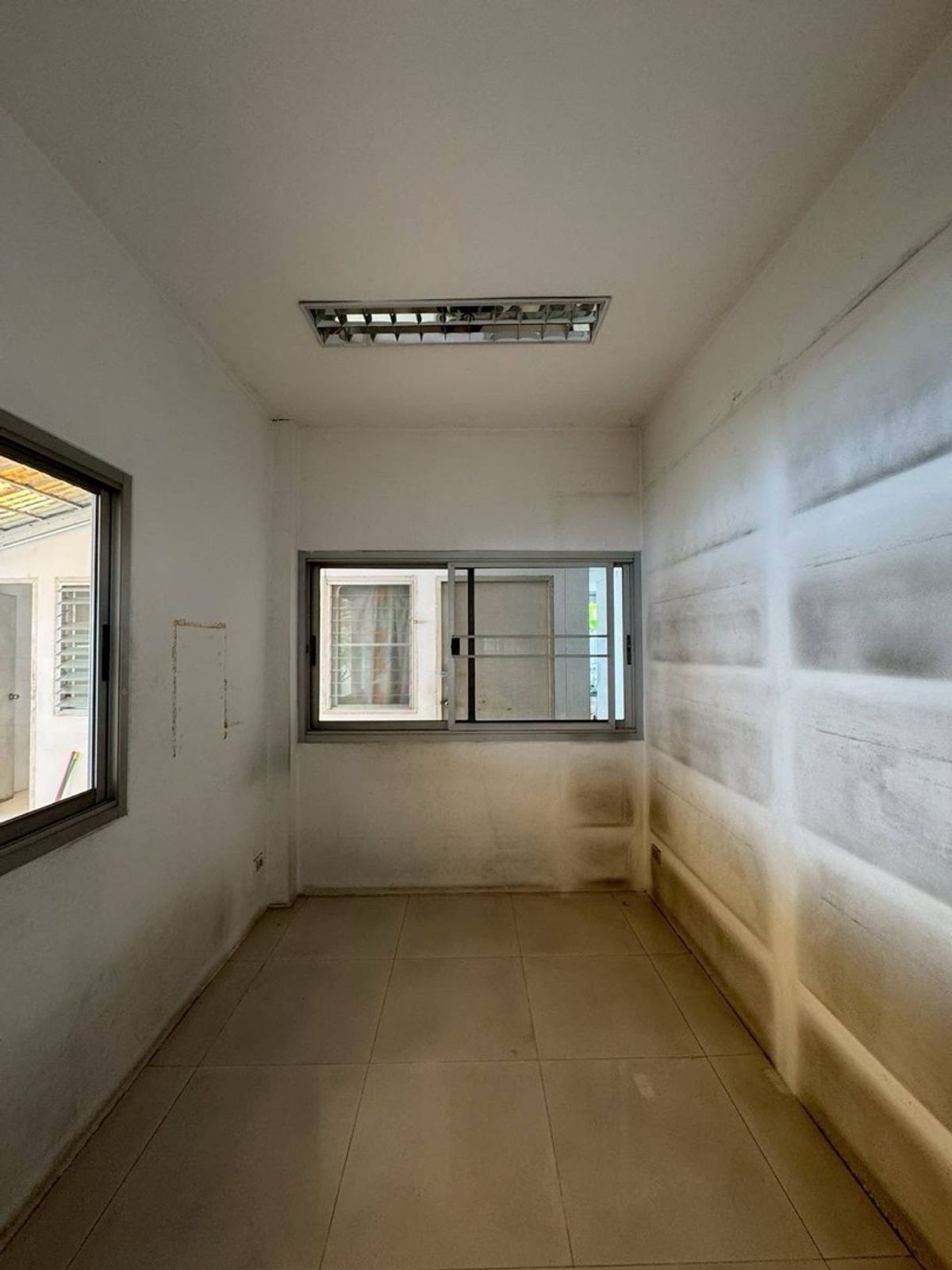 For RentRetail SpaceOnnut, Udomsuk : For sale/rent single house 93 square, Soi Pridi Banomyong, Watthana District, Bangkok.