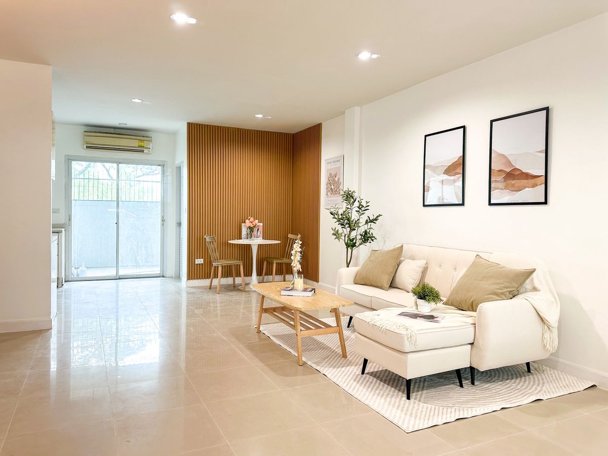 For SaleTownhomePattanakan, Srinakarin : K-6583 HOT DEAL 🔥 Beautiful house, newly decorated, good location, near Suan Luang Rama 9, de Siam, Suan Luang Rama 9, ready to move in.