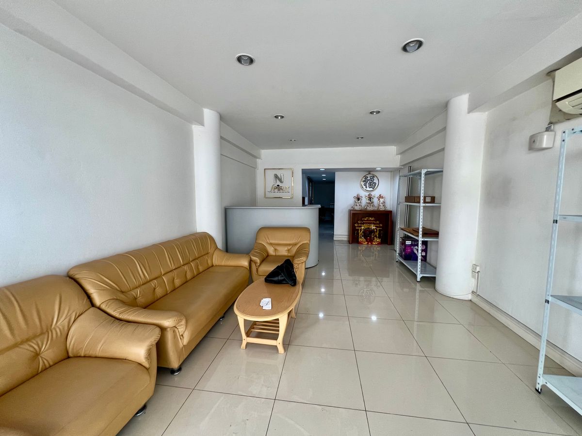 For SaleHome OfficeKaset Nawamin,Ladplakao : For Sale: 5-Storey Corner Commercial Building in Sena District | Fully Renovated, Prime Location, Ready for Business or Investment | High Rental Yield 6%++