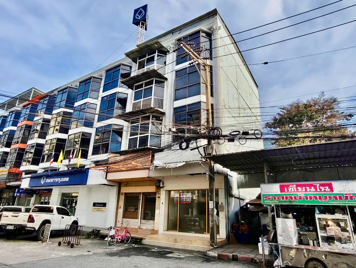 For SaleHome OfficeKaset Nawamin,Ladplakao : For Sale: 5-Storey Corner Commercial Building in Sena District | Fully Renovated, Prime Location, Ready for Business or Investment | High Rental Yield 6%++
