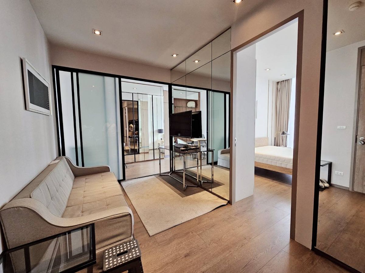 ให้เช่าคอนโดสุขุมวิท อโศก ทองหล่อ : Rare Find Coming Back @ Park 24 High Floor | 57 sq.m. | 35K