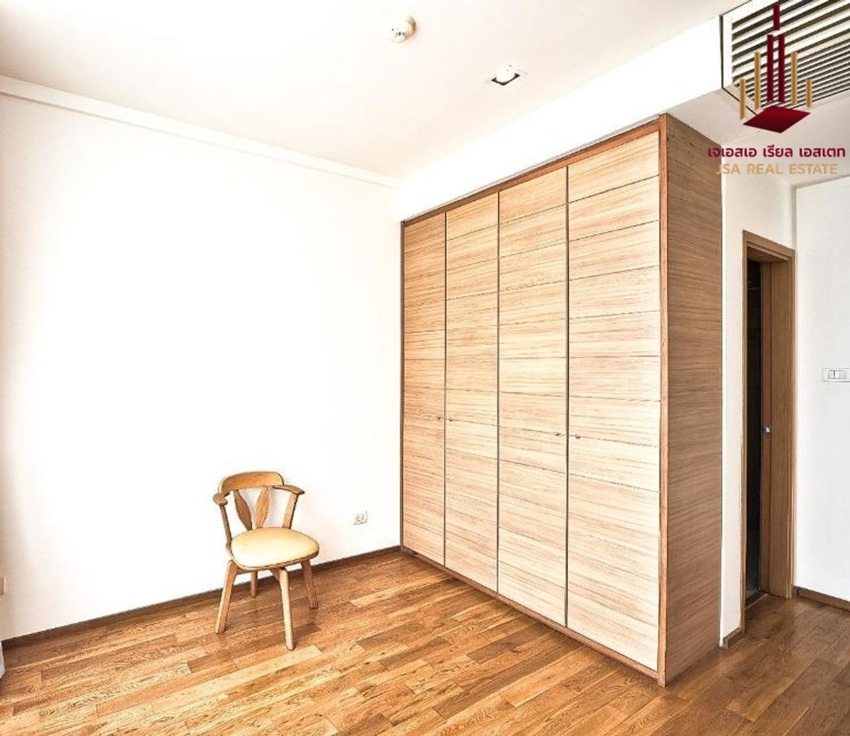 ขายคอนโดสาทร นราธิวาส : ✨ For Sale: The Empire Place Condo ✨ 💰 Only 19,500,000 THB