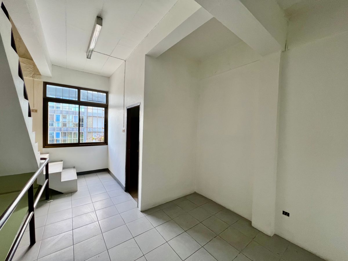 For SaleHome OfficeKaset Nawamin,Ladplakao : For Sale: 5-Storey Corner Commercial Building in Sena District | Fully Renovated, Prime Location, Ready for Business or Investment | High Rental Yield 6%++