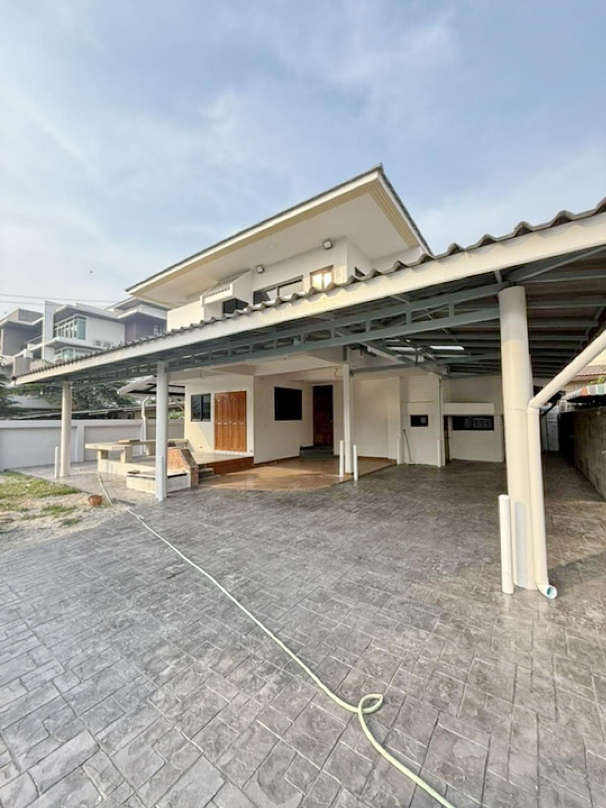 For RentHouseChokchai 4, Ladprao 71, Ladprao 48, : For rent, 2-story detached house for rent, near the entrance of Soi Sangkhomson 12, prime location, near Central Eastville, CDC, international schools, Yellow Line MRT. Travel in and out easily from many routes Along the Ekkamai Expressway - Ramintra, Lat