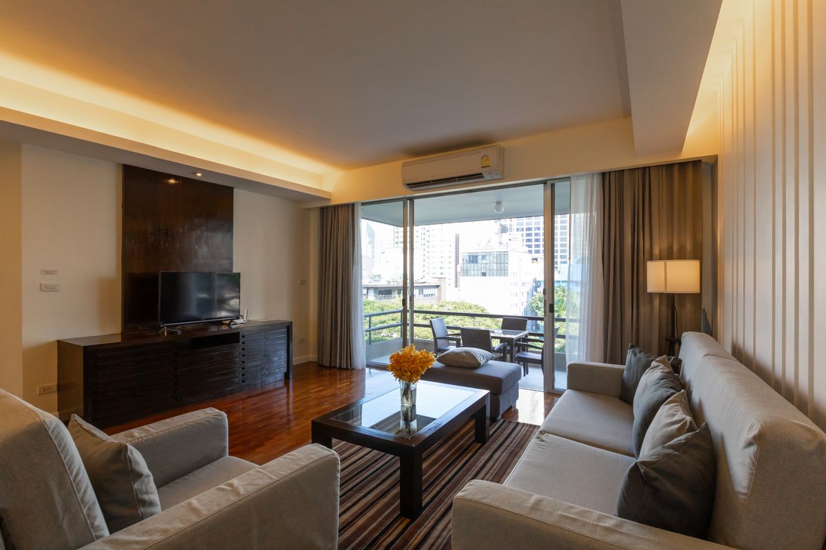 ให้เช่านานา : 2 Bedrooms 2 Bathrooms near BTS NANA (166 s.q.m.) 