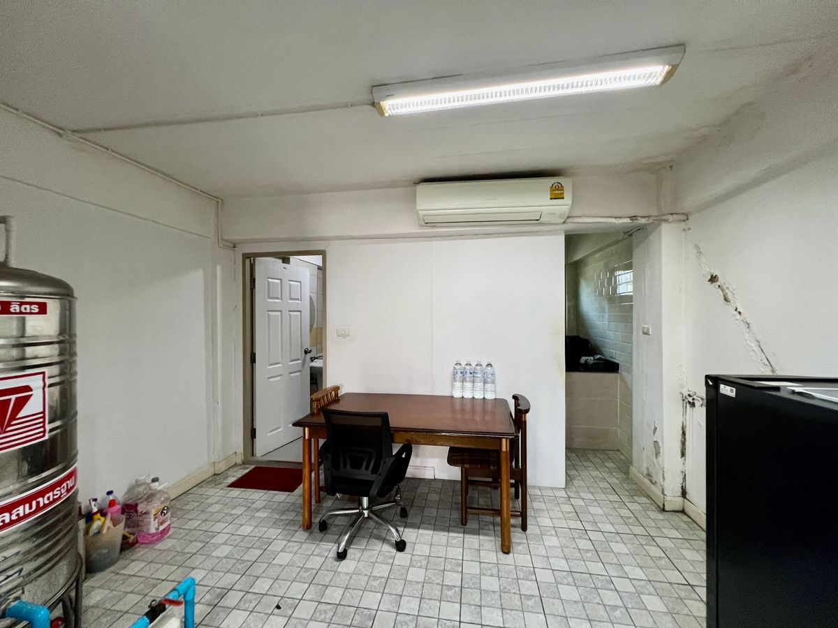 For SaleHome OfficeKaset Nawamin,Ladplakao : For Sale: 5-Storey Corner Commercial Building in Sena District | Fully Renovated, Prime Location, Ready for Business or Investment | High Rental Yield 6%++