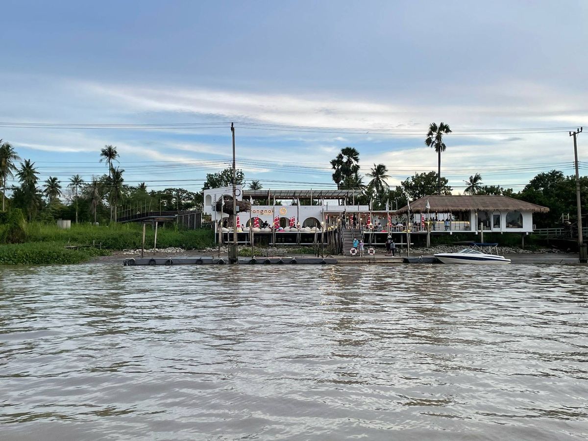 เซ้งร้านค้า/ตลาดนัดพระราม 5 ราชพฤกษ์ บางกรวย : เซ้งกิจการ ให้เช่า คาเฟ่สไตล์บาหลีที่เกาะเกร็ด ตั้งอยู่บนเกาะเกร็ด ริมแม่น้ำเจ้าพระยา พื้นที่ประมาณ 4 ไร่