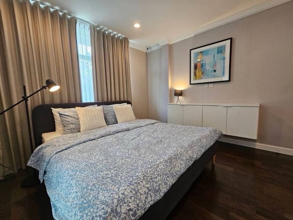 For RentHousePattanakan, Srinakarin : 📢 Luxury Detached Home.Fully furnished, move-in ready, located near top international schools. Convenient access via multiple main roads and expressways.