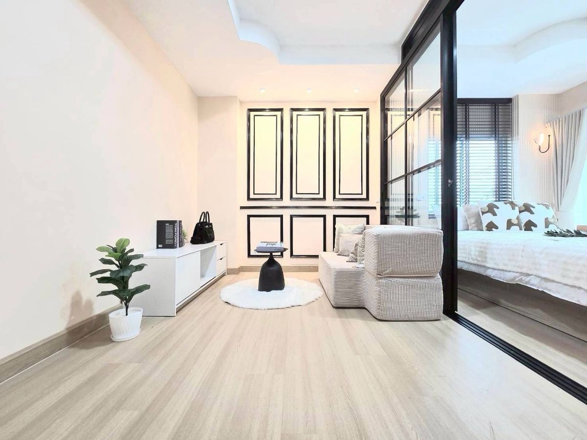 For SaleCondoChokchai 4, Ladprao 71, Ladprao 48, : corner room
💥Condo🏙️ Pets allowed. 💥No need to hide away🐶Large room, corner plot, beautiful view. This room is complete, beautifully decorated, great home🏠close to the BTS here.