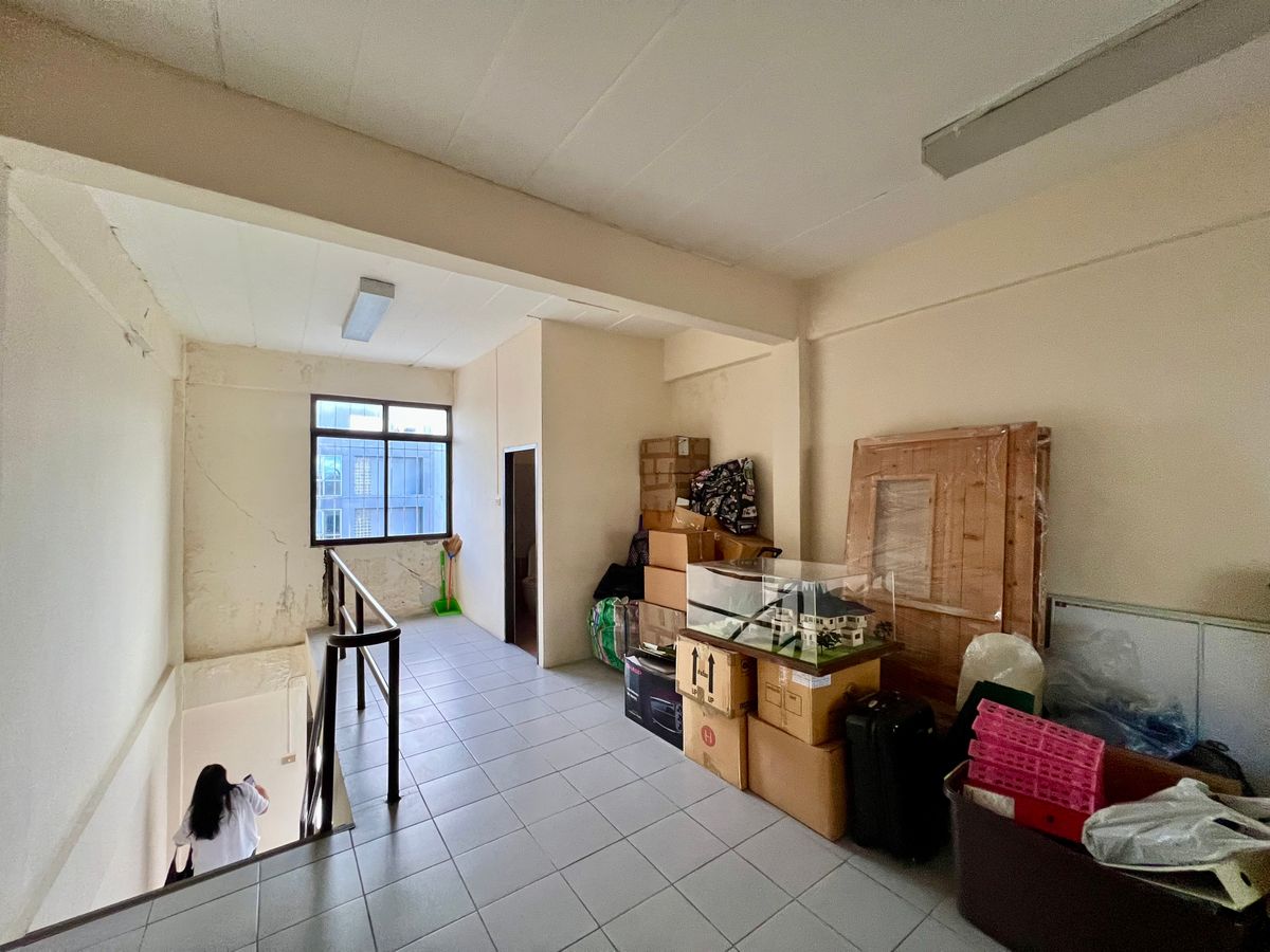 For SaleHome OfficeKaset Nawamin,Ladplakao : For Sale: 5-Storey Corner Commercial Building in Sena District | Fully Renovated, Prime Location, Ready for Business or Investment | High Rental Yield 6%++