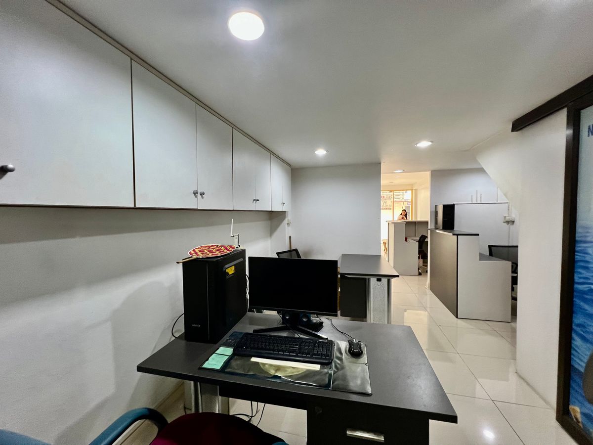 For SaleHome OfficeKaset Nawamin,Ladplakao : For Sale: 5-Storey Corner Commercial Building in Sena District | Fully Renovated, Prime Location, Ready for Business or Investment | High Rental Yield 6%++