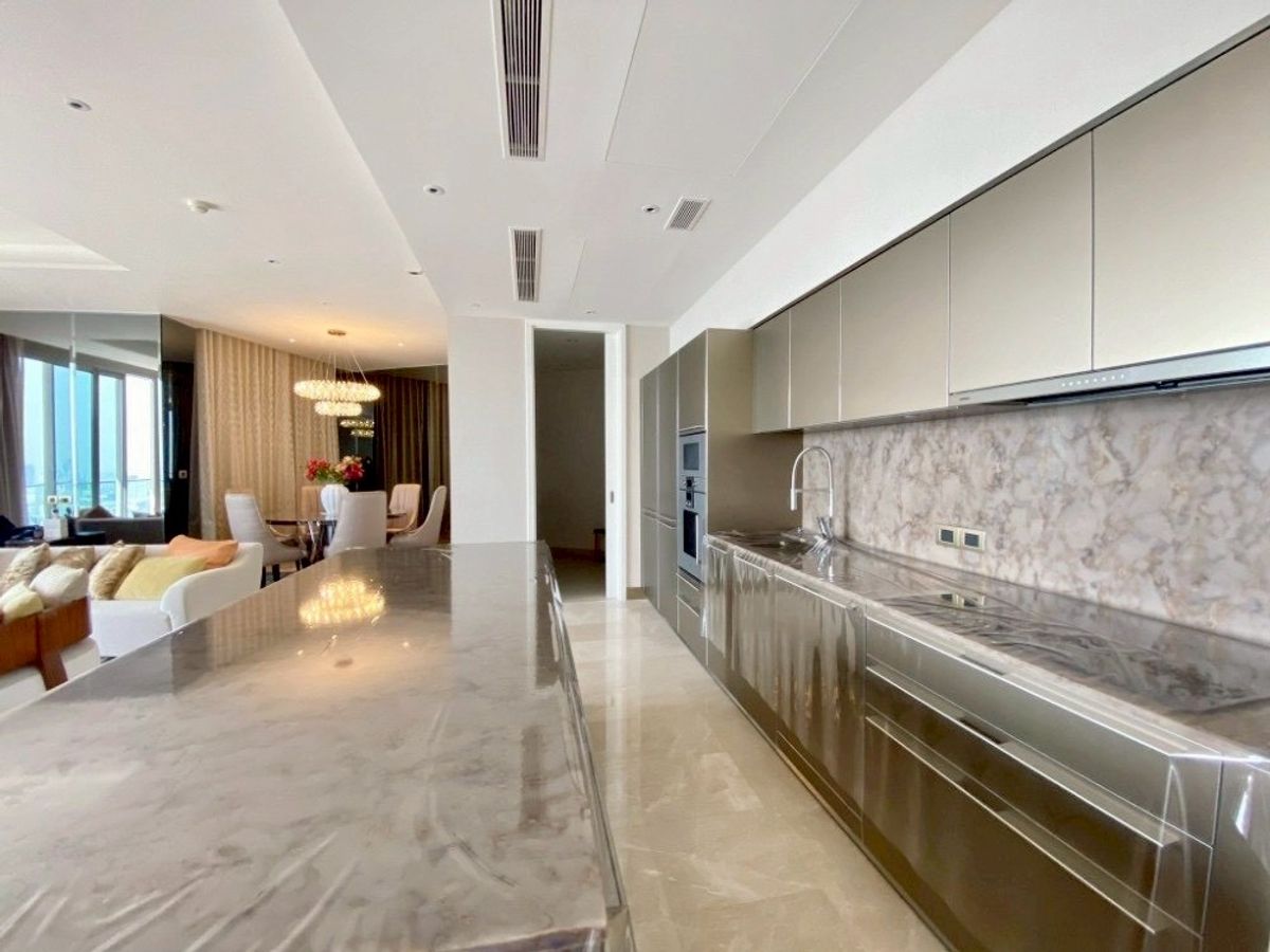 For RentCondoWongwianyai, Charoennakor : ( UL2510074 ) Tel/Line 096-2479369✨FOR RENT The Residences at Mandarin Oriental Bangkok, 3 bedrooms, Size 222 Sq.M. ,RARE ITEM, BEST Price!!!