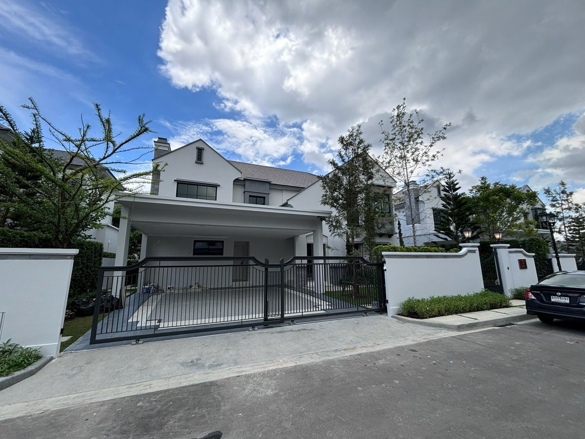 For RentHousePattanakan, Srinakarin : 📢 Luxury Detached Home.Fully furnished, move-in ready, located near top international schools. Convenient access via multiple main roads and expressways.
