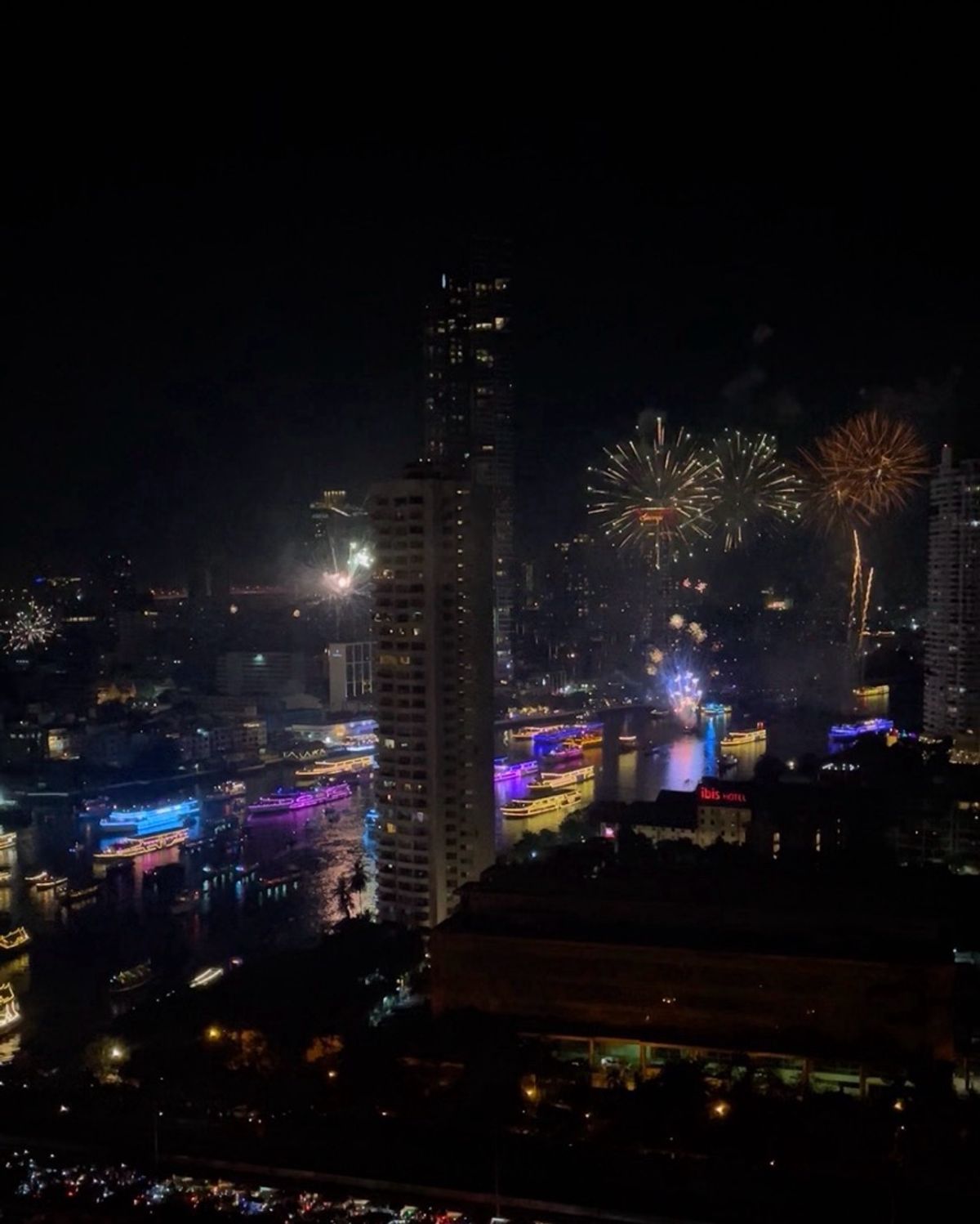 คอนโดวงเวียนใหญ่ เจริญนคร : 📢👇 ขายพร้อมผู้เช่า ถึง เมษายน 2569
คอนโดสุดหรู ริมแม่น้ำเจ้าพระยา วิวพาโนรามา และวิว ICONSIAM!ชมพลุสุดอลังการได้จากระเบียงยาวของห้องในทุกเทศกาล 🏙️ตกแต่งครบ พร้อมเข้าอยู่ได้ทันที ✨💫 พิเศษ! สำหรับผู้เช่า — บริการแม่บ้านทุกวันอาทิตย์