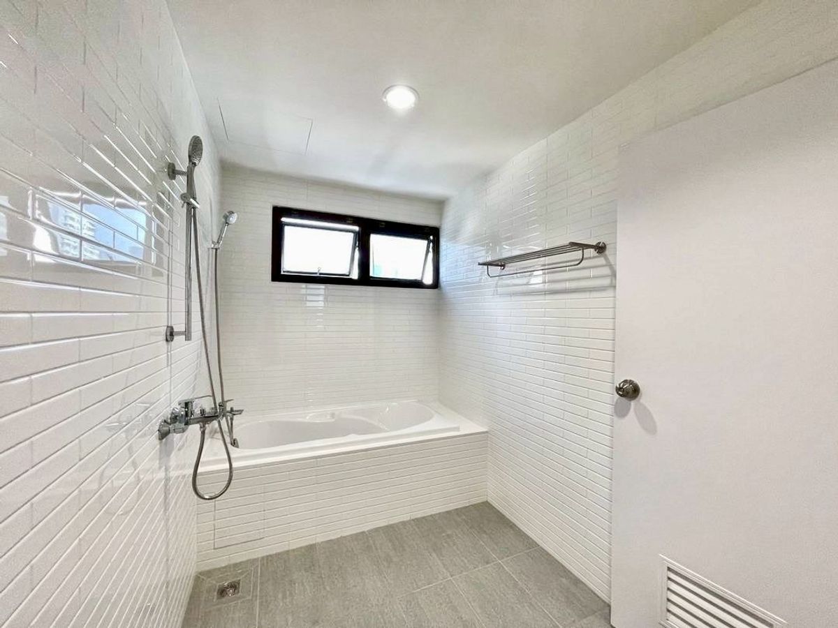 For RentCondoSukhumvit, Asoke, Thonglor : (UL2510073) Tel/Line 096-2479369✨FOR RENT The Waterford Condominium Thonglor,  3 bedrooms, Size 200 Sq.M. New Renovations