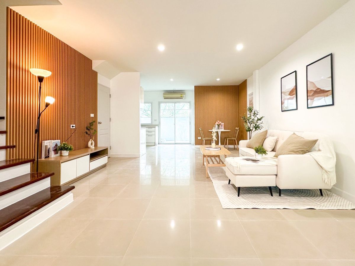 For SaleTownhomePattanakan, Srinakarin : K-6583 HOT DEAL 🔥 Beautiful house, newly decorated, good location, near Suan Luang Rama 9, de Siam, Suan Luang Rama 9, ready to move in.