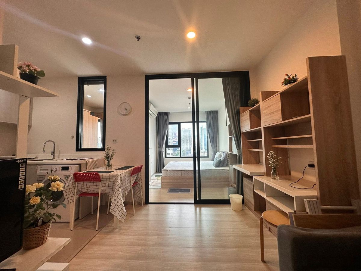 For RentCondoRama9, Petchburi, RCA : For rent RR1250 Life Asoke, beautiful room, fully furnished, near MRT Rama 9.
