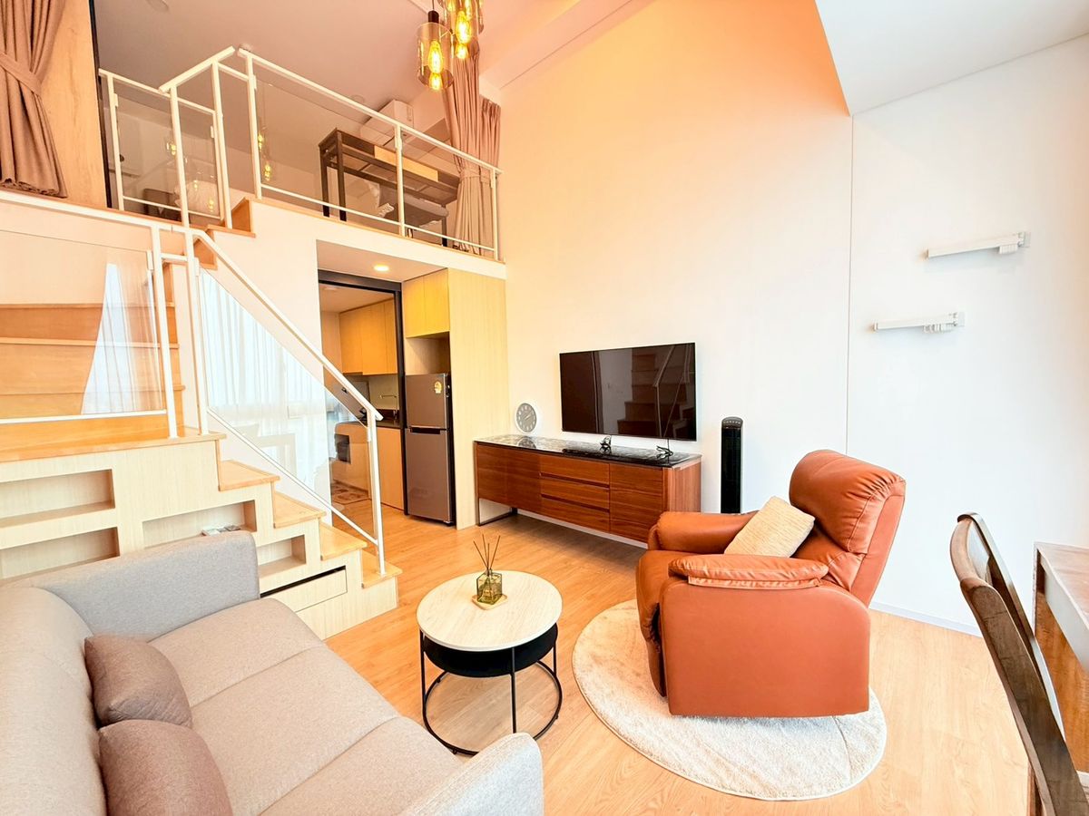 ให้เช่าคอนโดพระราม 9 เพชรบุรีตัดใหม่ RCA : 📣 Elevate your living : Duplex style 1-bed  in the heart of Landmark @mrta Station .