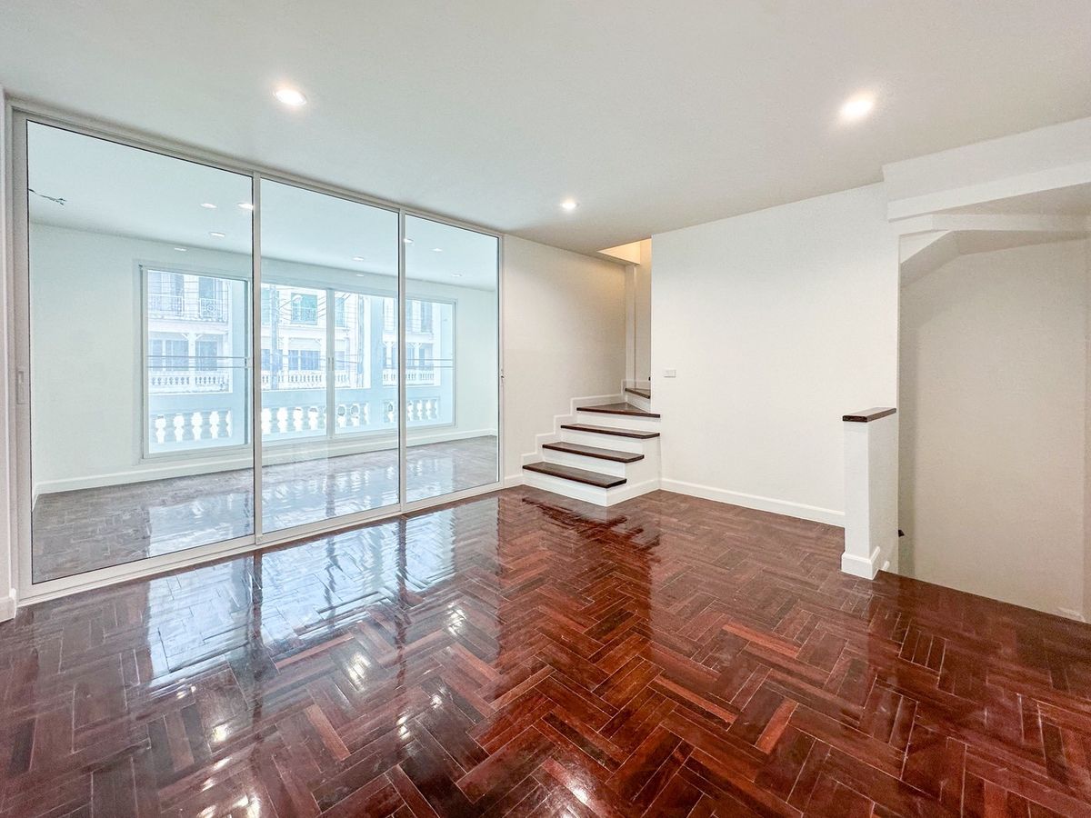 For SaleTownhomePattanakan, Srinakarin : K-6583 HOT DEAL 🔥 Beautiful house, newly decorated, good location, near Suan Luang Rama 9, de Siam, Suan Luang Rama 9, ready to move in.