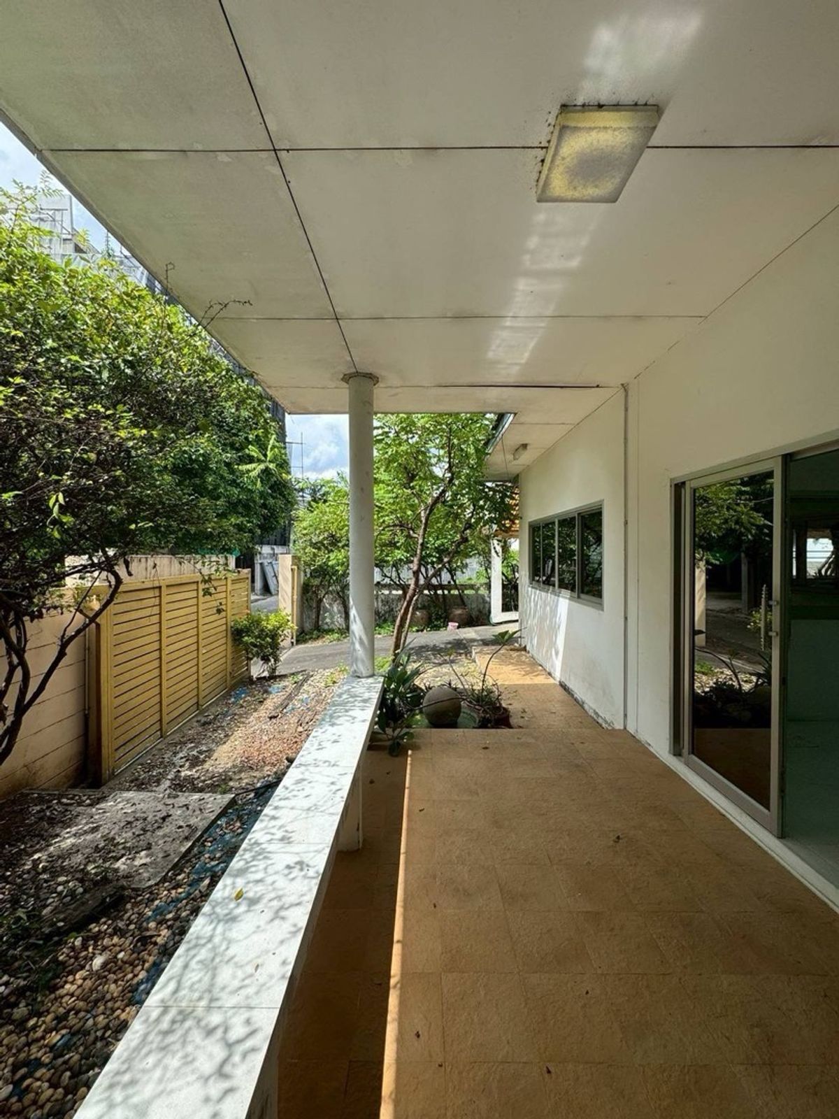 For RentRetail SpaceOnnut, Udomsuk : For sale/rent single house 93 square, Soi Pridi Banomyong, Watthana District, Bangkok.