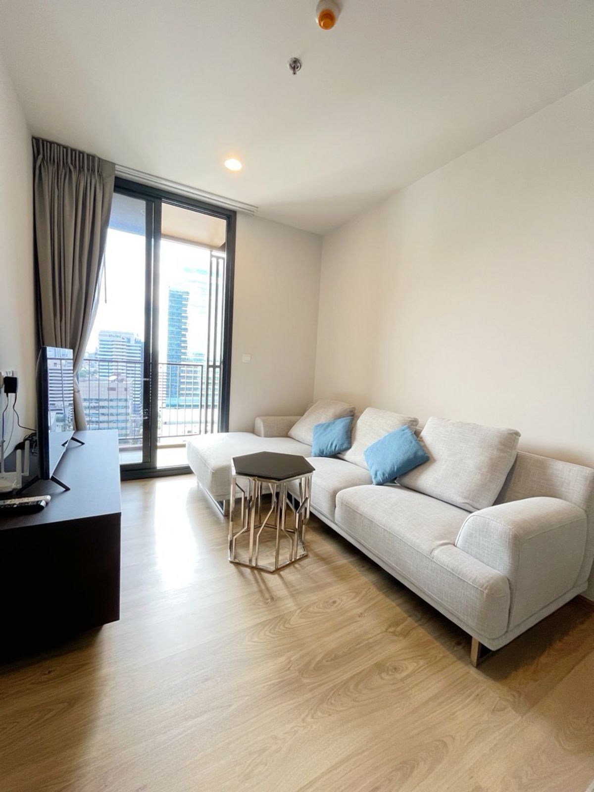 ให้เช่าคอนโดสุขุมวิท อโศก ทองหล่อ : 2 Beds Unblocked View at Oka Haus - Top Notch facilities in Thonglor