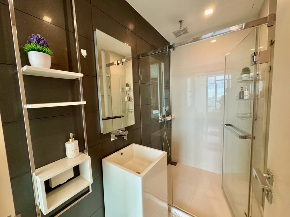 For SaleCondoWongwianyai, Charoennakor : Condo for sale, The Room Wongwian Yai, price 5,800,000 baht [NCs251004]