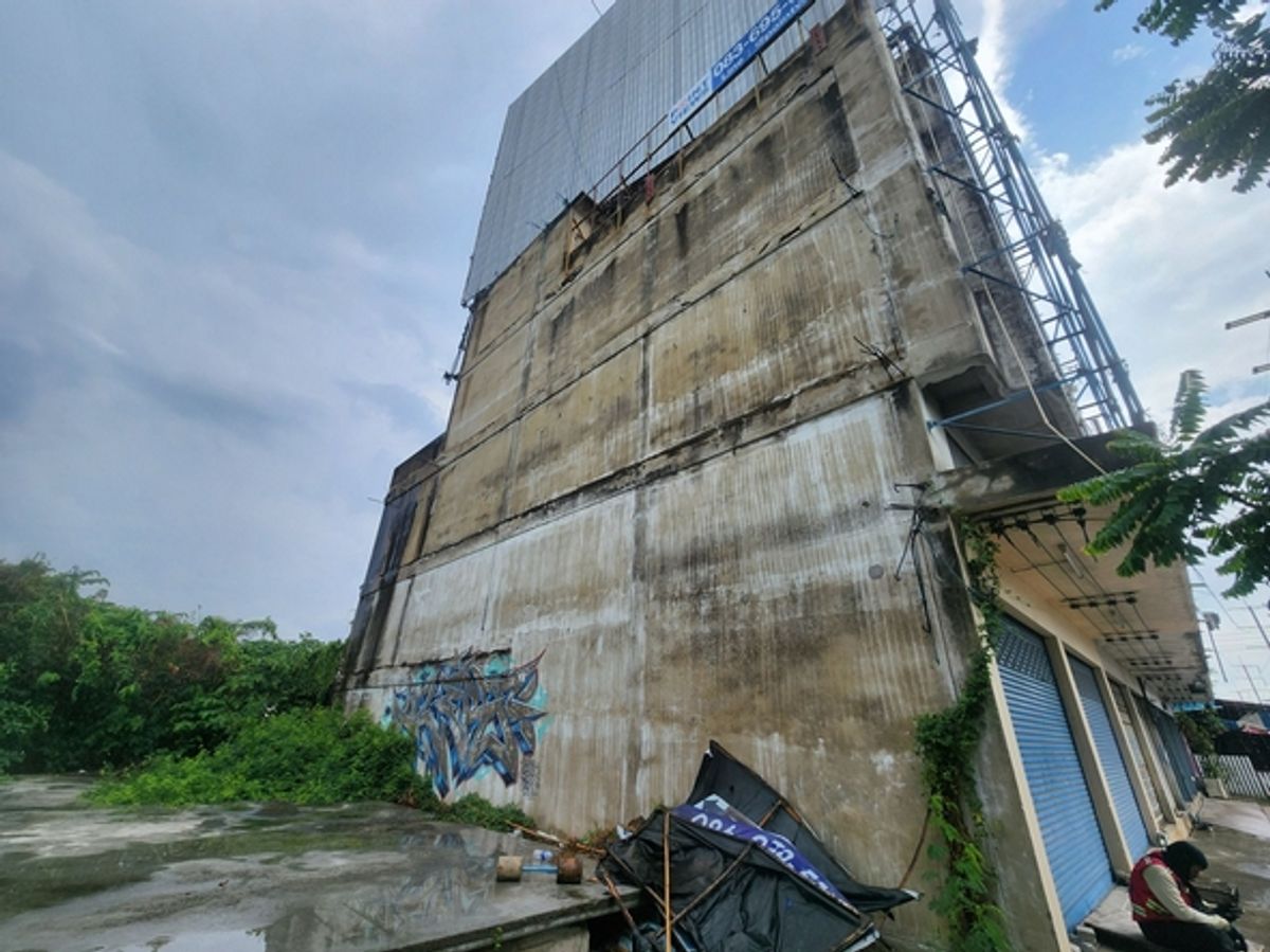 For RentShop HousePhutthamonthon, Salaya : Commercial building for rent, corner unit, 4 floors, size 45 sq m, 2 rooms, next to the main road, Borommaratchachonnani, opposite Lotus Salaya, good location, close to community areas. Suitable for doing business