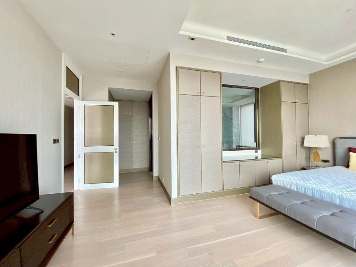 For RentCondoWongwianyai, Charoennakor : ( UL2510074 ) Tel/Line 096-2479369✨FOR RENT The Residences at Mandarin Oriental Bangkok, 3 bedrooms, Size 222 Sq.M. ,RARE ITEM, BEST Price!!!